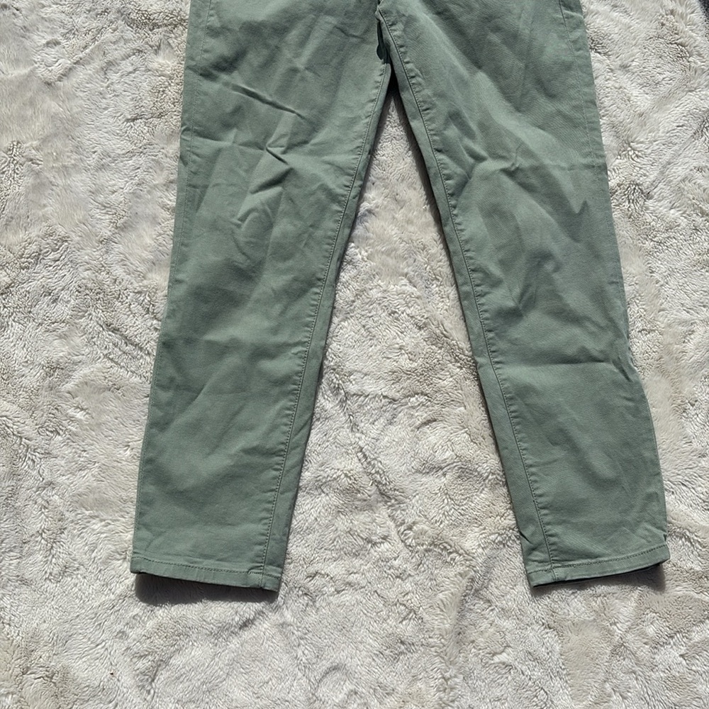 Calvin Klein Light Sage Cropped Capris - Picture 5 of 9